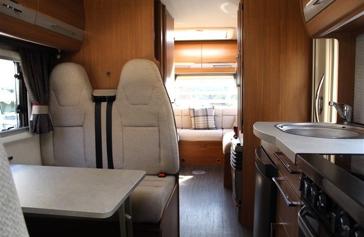 Auto-Trail Apache 700 (semi-automatic) full